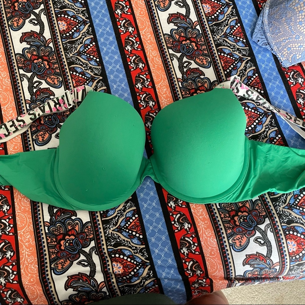 Victoria’s Secret 36DD